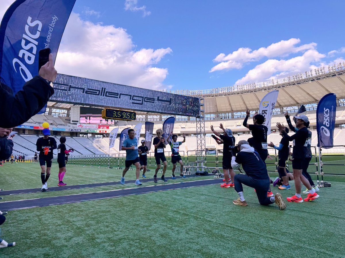 Challenge4_JPN's tweet image. ⋱㊗️サブ4達成🎊⋰

最後まで頼もしすぎる、
ペーサーの皆さまたち🏃‍♀️🏃‍♂️

ゴールまで一緒に走り切ったら、
みんな仲間🤝🔥
#Challenge4 Tokyo