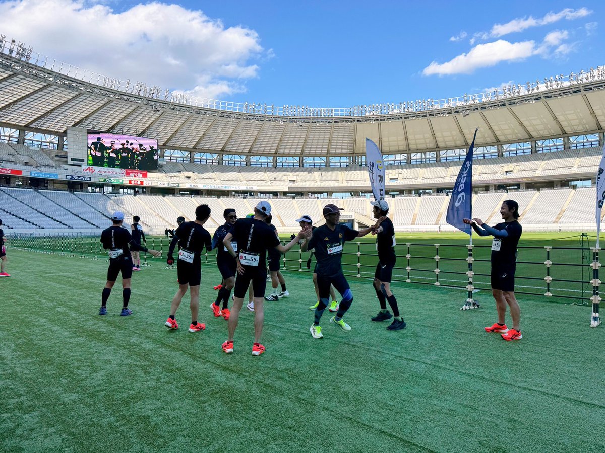 Challenge4_JPN's tweet image. ⋱㊗️サブ4達成🎊⋰

最後まで頼もしすぎる、
ペーサーの皆さまたち🏃‍♀️🏃‍♂️

ゴールまで一緒に走り切ったら、
みんな仲間🤝🔥
#Challenge4 Tokyo