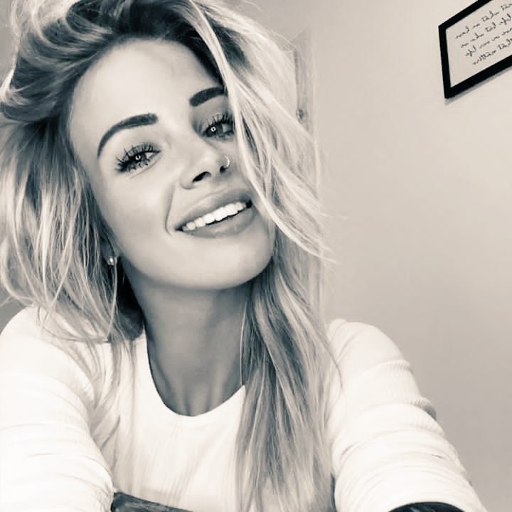 OfToxicChaos's tweet photo. Hi! Here's a few facts about me

💋Abigail Rea Monroe 
💋 CEO of Toxic Beauty 
💋 Ships @ToxicCowboyC
💋 Sister to @ToxicJessalynxx
💋 Sassier sister
💋 21+ 

All the gypsy
Well, I guess all I'm sayin' is forgive me
If I don't know what I'm doing
I'm still learnin' to be human https://t.co/bF9ulFSbWl
