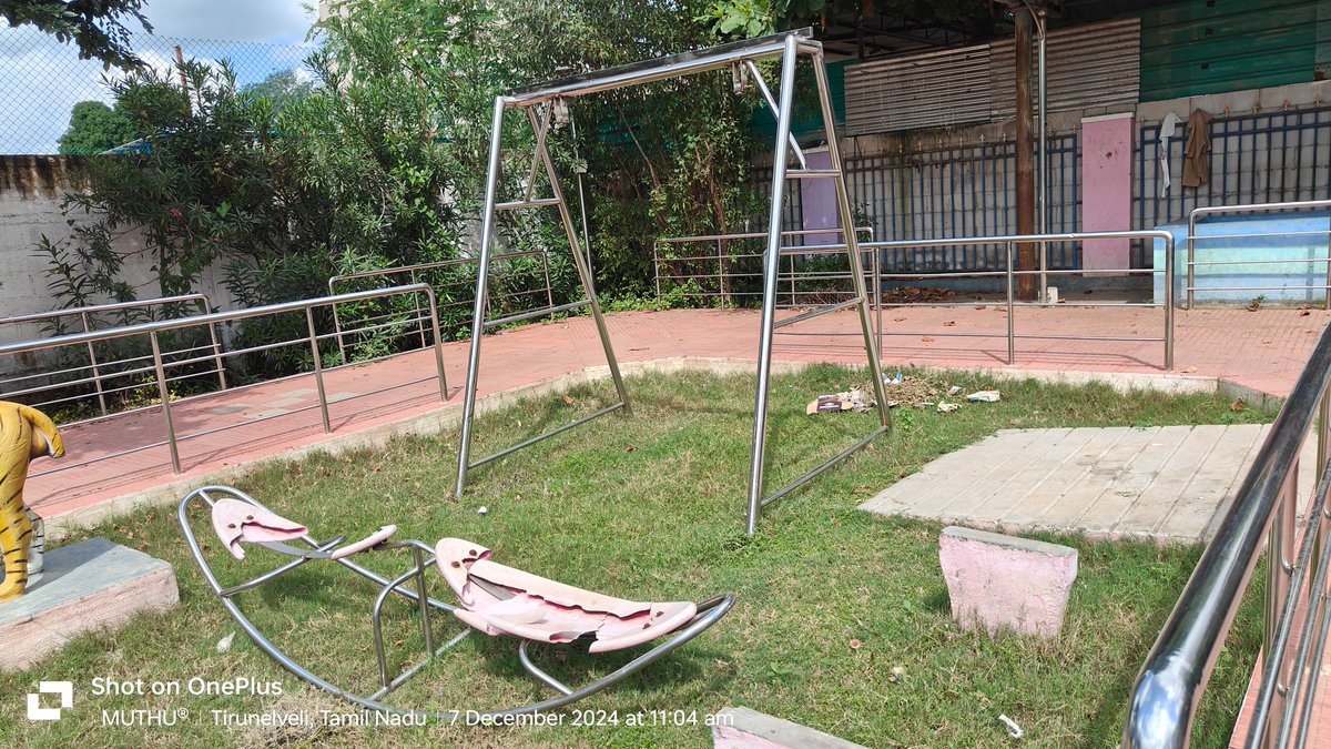 muthusankars's tweet photo. @Collectortnv @TirunelveliCorp 

#complaint Tirunelveli town, R.R.J.nagar children park is not maintained properly,all equipments are broken, also park used as wine bar , alcohol bottles and lots of cigarettes are there.

So do the needful to fix it and us as a kids play area. https://t.co/LAO3iZdIzZ