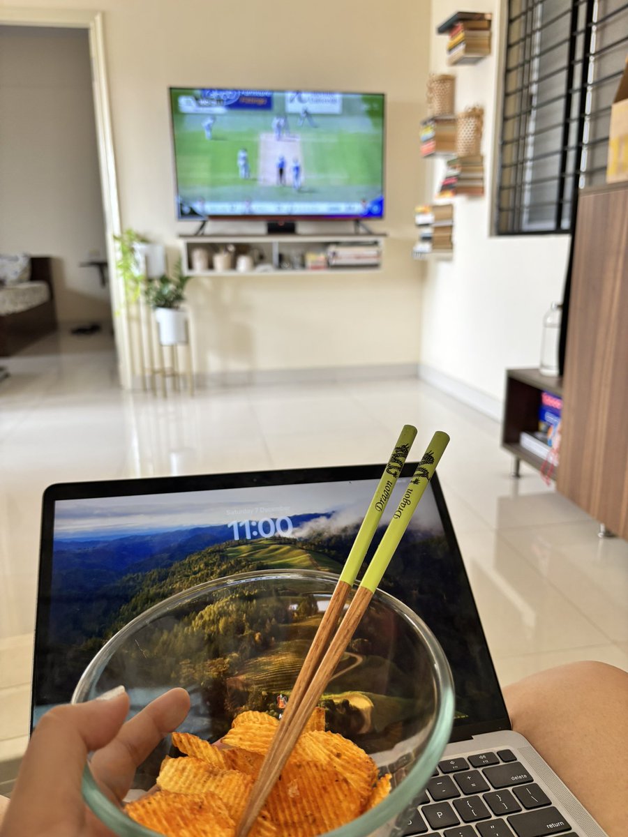 halfvisible's tweet photo. My snacking game is top-notch.

Chopsticks gifted by one and only @shradha_poddar 💕 https://t.co/YakR8UkD4S
