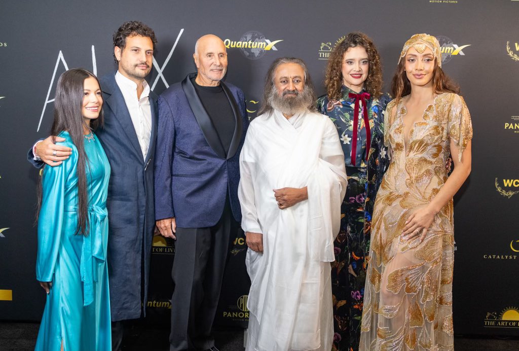 Gurudev's tweet photo. Turn back and see all of life is a drama of so many different emotions. When you are a witness to this, then we operate from another place, one that unites in a world riddled by so many conflicts. Cinema entertains but also steers the mindset of young people. In Hollywood, with industry stalwarts speaking before a global film premiere. @iamredham @Esai_Morales Mark Pennell