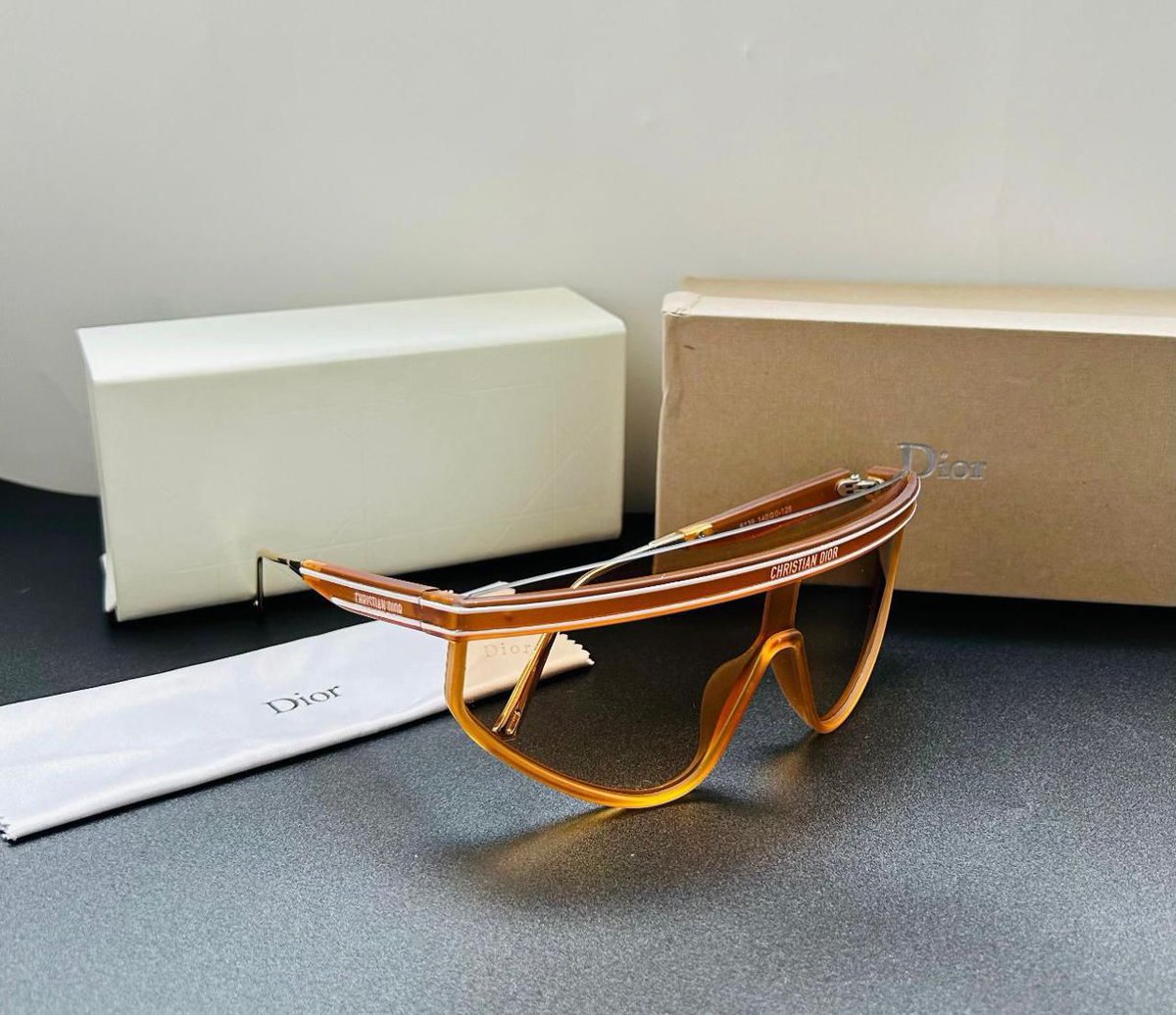 Estilo8819's tweet photo. 🌟 Un look casual necesita un accesorio poderoso y esos son nuestros lentes inspirados en marcas de lujo. Brilla dónde vallas. Atrévete a lucir con estilo
#brillaconestilo #modadelujo https://t.co/0gZfMKnILa