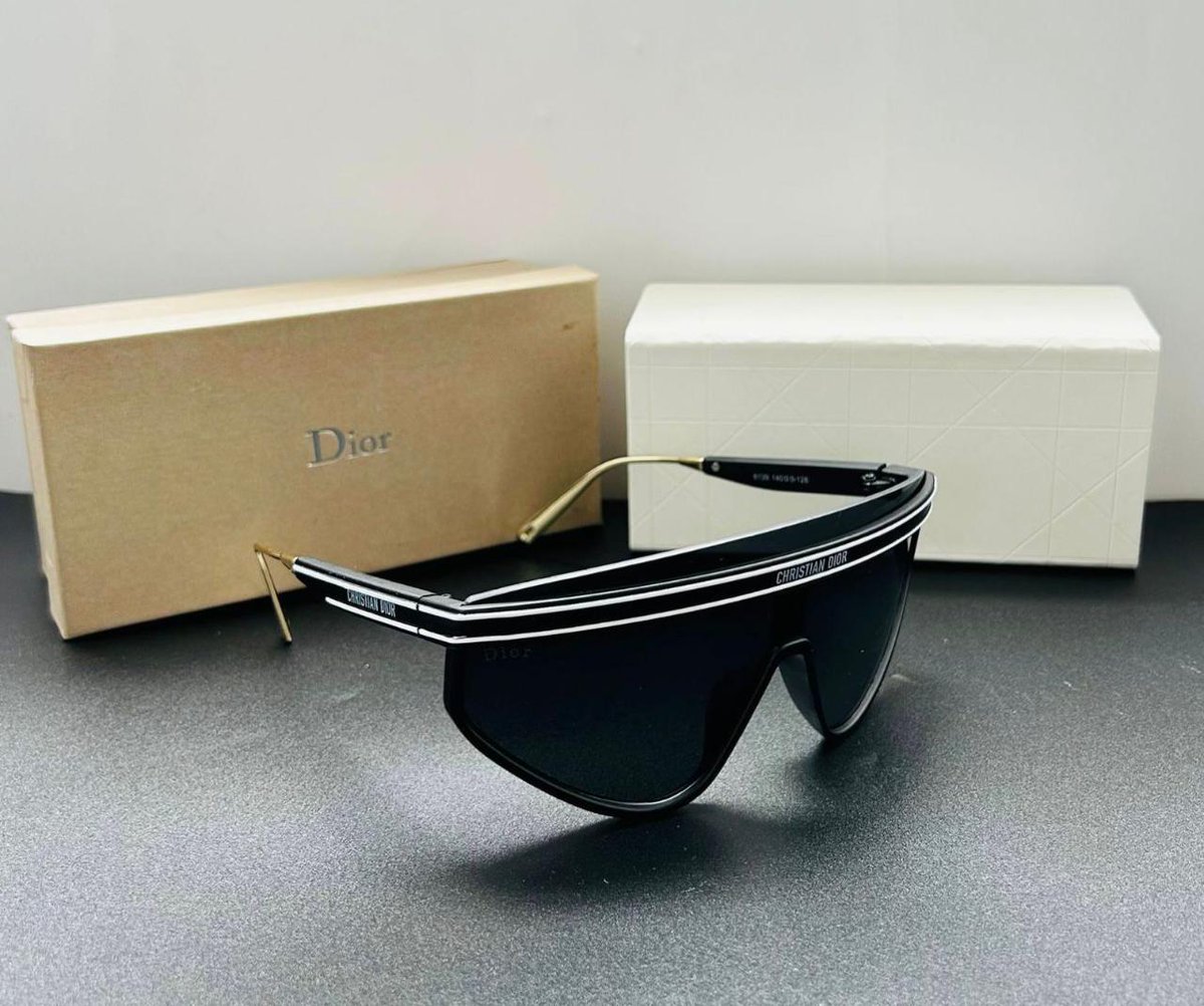 Estilo8819's tweet photo. 🌟 Un look casual necesita un accesorio poderoso y esos son nuestros lentes inspirados en marcas de lujo. Brilla dónde vallas. Atrévete a lucir con estilo
#brillaconestilo #modadelujo https://t.co/0gZfMKnILa