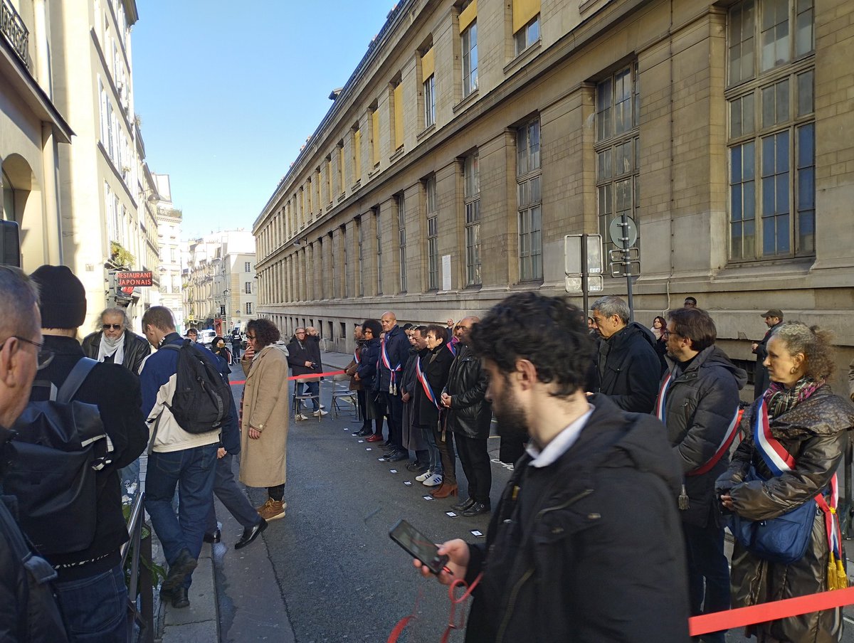 Germe (@germeinform) on Twitter photo Present-es hier à l'hommage à Malik Oussekine. 38 ans après nous n'oublions pas.
<a href="/aaunef/">AA UNEF</a> <a href="/La_FAGE/">FAGE</a> <a href="/SolidairesEtu/">Solidaires étudiant-e-s</a> <a href="/UNEF/">UNEF</a> <a href="/unionetudiante_/">L’Union Étudiante</a> <a href="/RevesJeunes/">Reves Jeunes</a> <a href="/MCLemardeley/">MC Lemardeley</a> <a href="/FranceUniv/">France Universités</a> Present-es hier à l'hommage à Malik Oussekine. 38 ans après nous n'oublions pas.
<a href="/aaunef/">AA UNEF</a> <a href="/La_FAGE/">FAGE</a> <a href="/SolidairesEtu/">Solidaires étudiant-e-s</a> <a href="/UNEF/">UNEF</a> <a href="/unionetudiante_/">L’Union Étudiante</a> <a href="/RevesJeunes/">Reves Jeunes</a> <a href="/MCLemardeley/">MC Lemardeley</a> <a href="/FranceUniv/">France Universités</a>