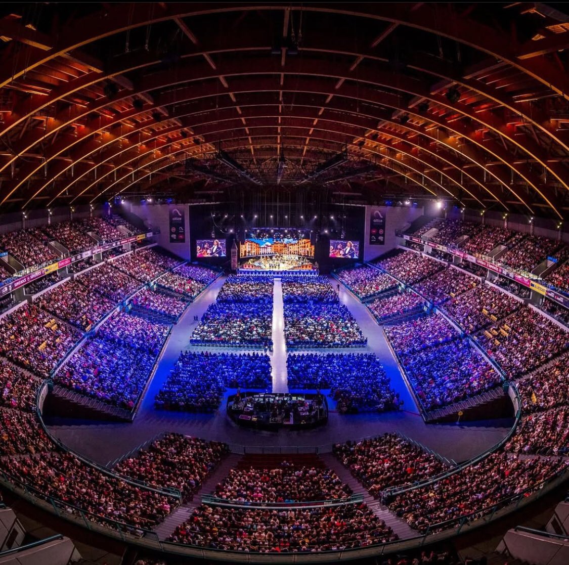 ON SALE ALERT!

Portugal, André is coming back to Lisbon! October 29 and 30, 2026, he will return to the MEO Arena for 2 wonderful concerts. Tickets and hotel packages are now available at andrerieu.com