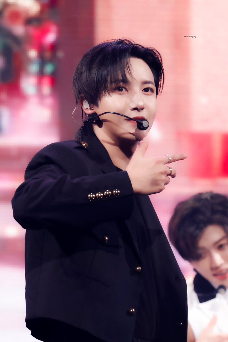 241206 🎄LA❤️
#런쥔 #仁俊 #RENJUN #NCT #NCTDREAM