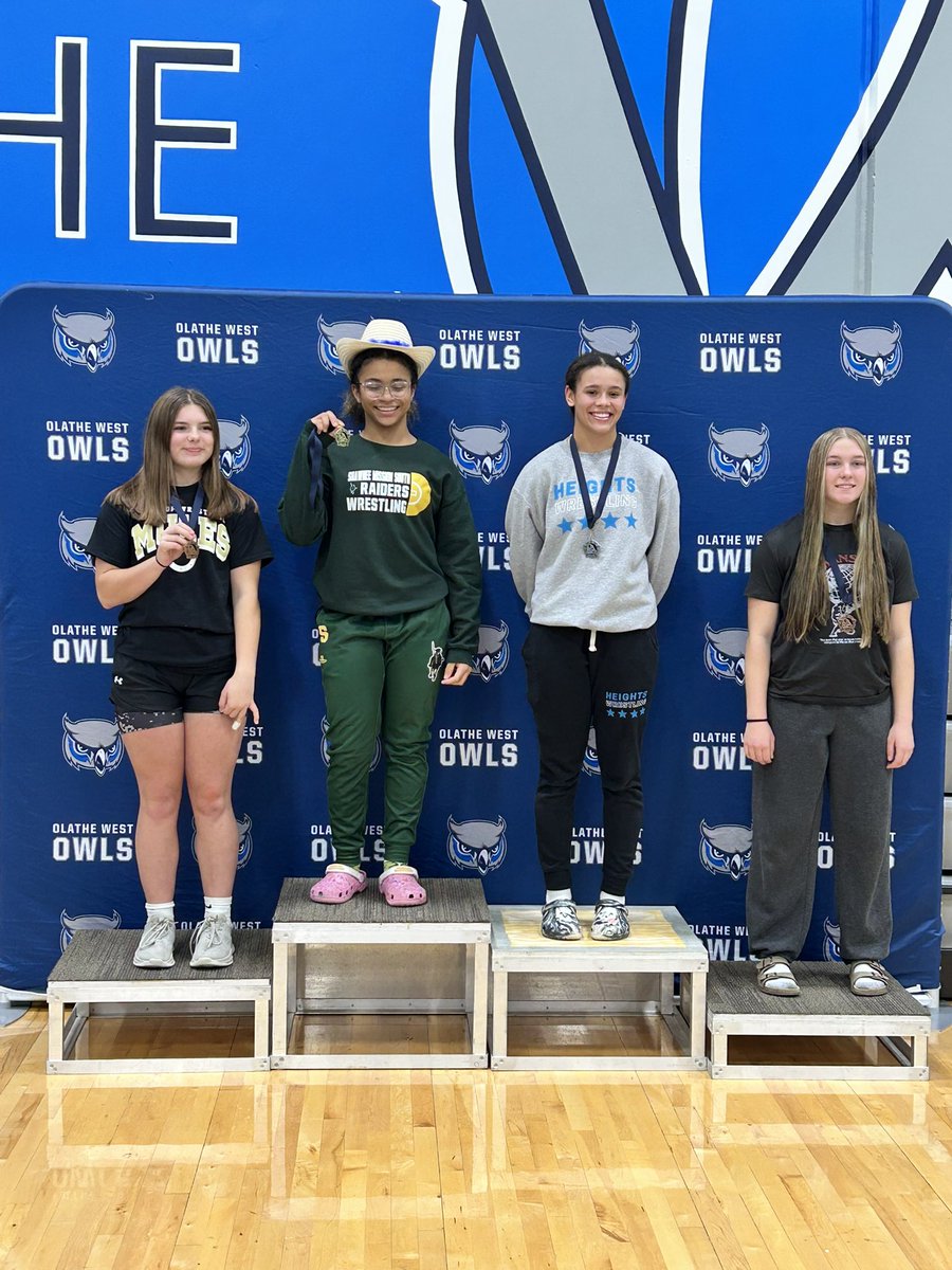 RaiderWraslin's tweet photo. Lady Raiders showed up at Olathe West tonight. Well done, Raiders. @SMSouthTDain @SMSRaidersAD https://t.co/Y4t0W3tT1H