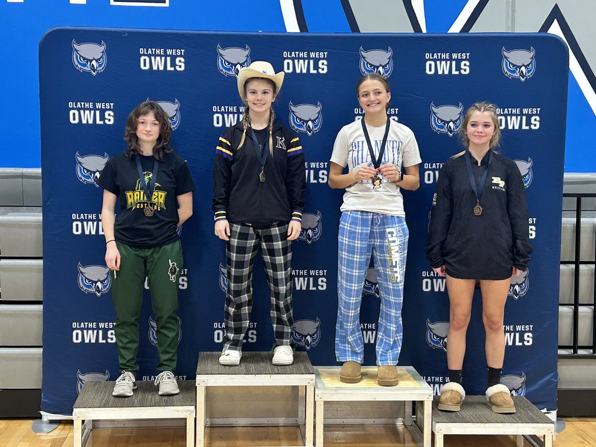 RaiderWraslin's tweet photo. Lady Raiders showed up at Olathe West tonight. Well done, Raiders. @SMSouthTDain @SMSRaidersAD https://t.co/Y4t0W3tT1H
