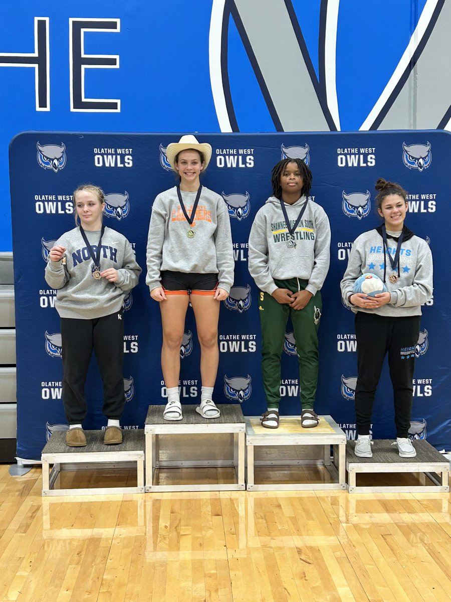 RaiderWraslin's tweet photo. Lady Raiders showed up at Olathe West tonight. Well done, Raiders. @SMSouthTDain @SMSRaidersAD https://t.co/Y4t0W3tT1H