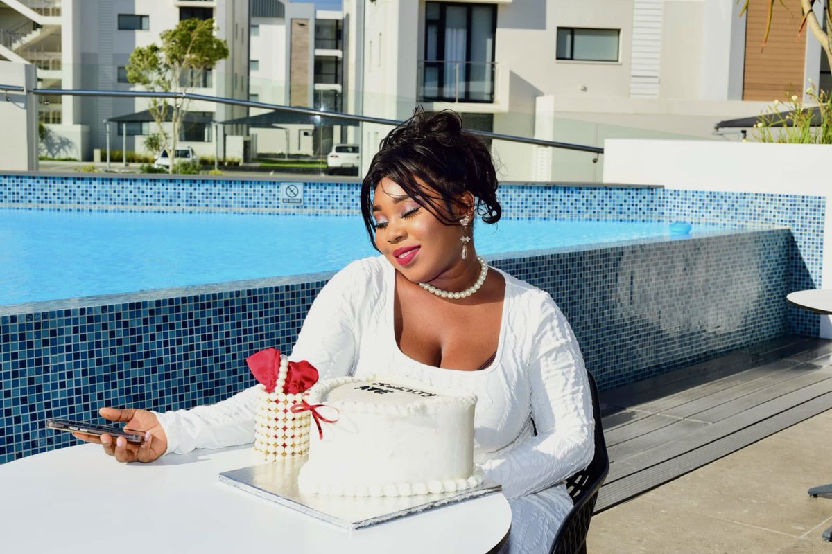 Meritush_'s tweet photo. Ageing Gracefully , Living Gratefully 🤗
.
.
.
.
Happy birthday to Me 🎈
#birthdaygirl #Dec7th https://t.co/RxYcMcNS6D