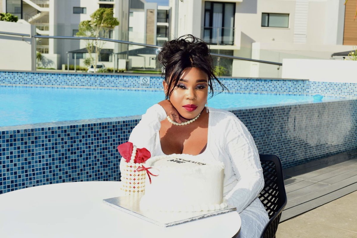 Meritush_'s tweet photo. Ageing Gracefully , Living Gratefully 🤗
.
.
.
.
Happy birthday to Me 🎈
#birthdaygirl #Dec7th https://t.co/RxYcMcNS6D