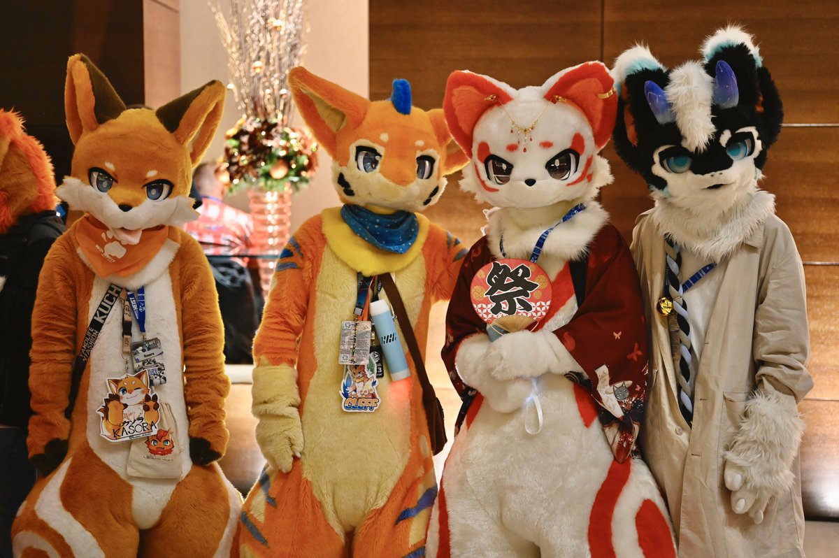 YuShouNe's tweet photo. Day 1 of MFF. Lovely to meet every kind people around here!!
#MFF24 #fursuit
Very happy to hanging around with @Kachi_233 @RagdollMiaow https://t.co/TCEJMoBmgn