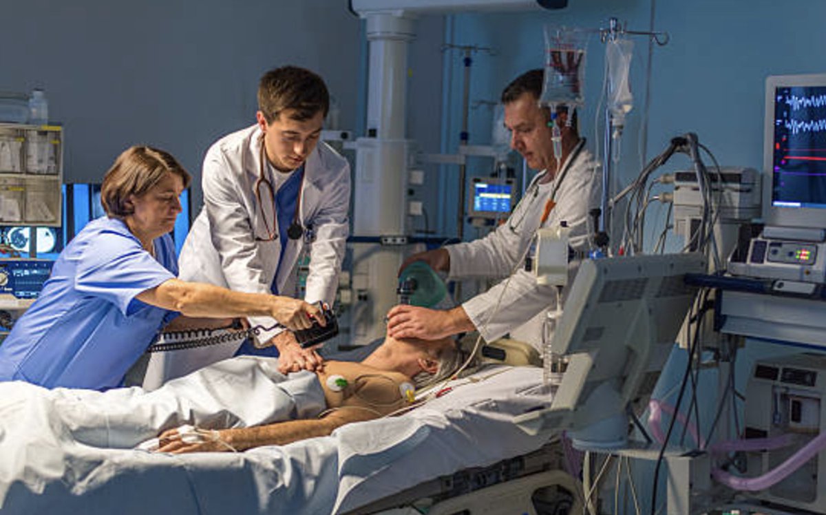 ICU Resuscitation Thoughts:

Every 2 y this time of the year I have to provide my hospital-employer w proof of ACLS recertification. I usually take an on-line course which I finish in a few hours. Sadly, this biennial ritual is also a reminder that we keep following the same #CPR