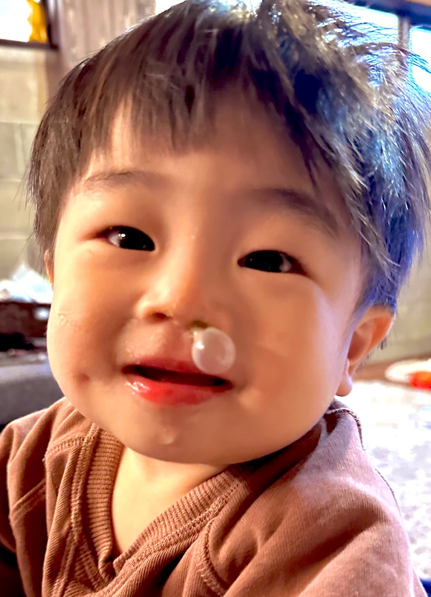 tsurujunjun's tweet photo. 満面の笑みで鼻風船😂
こんな綺麗な鼻風船できるんだ🤣🤣🤣
#1歳児 https://t.co/3vlsazeXQm