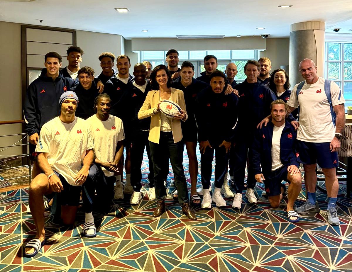 #HSBCSVNSCPT 
🇫🇷 is playing the 🇺🇸 this morning
Proud to have the #rugby7 Olympic champions in <a href="/CityofCT/">City of Cape Town</a> 
Allez les bleus! 
#RWC7s <a href="/STREAMINGALLSP/">Fédération Française de Rugby</a> <a href="/JDARET/">JEROME DARET</a> <a href="/JulienCandelon/">Candelon Julien - OLY</a> <a href="/francediplo_EN/">France Diplomacy 🇫🇷🇪🇺</a> <a href="/The_Yusman/">Yusuf Jackson</a> <a href="/FrenchEmbassyZA/">France in South Africa, Lesotho and Malawi</a> <a href="/SportsDiplomacy/">SportsDiplomacy</a>