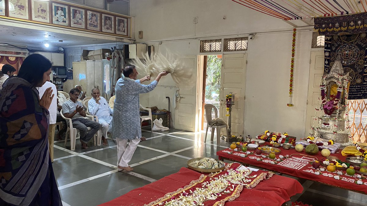NehalShahBJP's tweet photo. Blessed to take darshan and witness the divine 38th Dhvaja Rohan ceremony of Shri Sambhavnath Jinalay &amp; Shri Chandraprabhaswami Gruh Jinalay, Wadala organised by Shri Wadala Achalgach Jain Sangh. 
A moment of pure devotion and spiritual grace. 
Jai Jinendra! https://t.co/tIuhXgpLeh