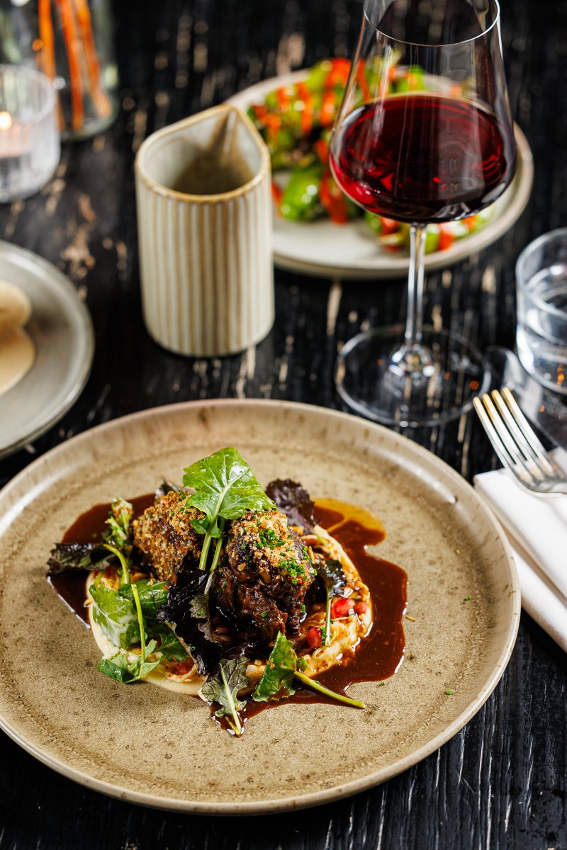 Bertus007's tweet photo. Rinderbäckchen mit Spitzkohl, Fenchel-Soubise und Mélange Noir
Butterzartes Fleisch, knuspriger Spitzkohl und eine Fenchel-Sauce, die das Ganze perfekt abrundet – so geht Genuss im KINK! #berlinrestaurants #foodieparadies #kinkberlin

https://t.co/AQpeOOWbLp https://t.co/1xCXujXnmn
