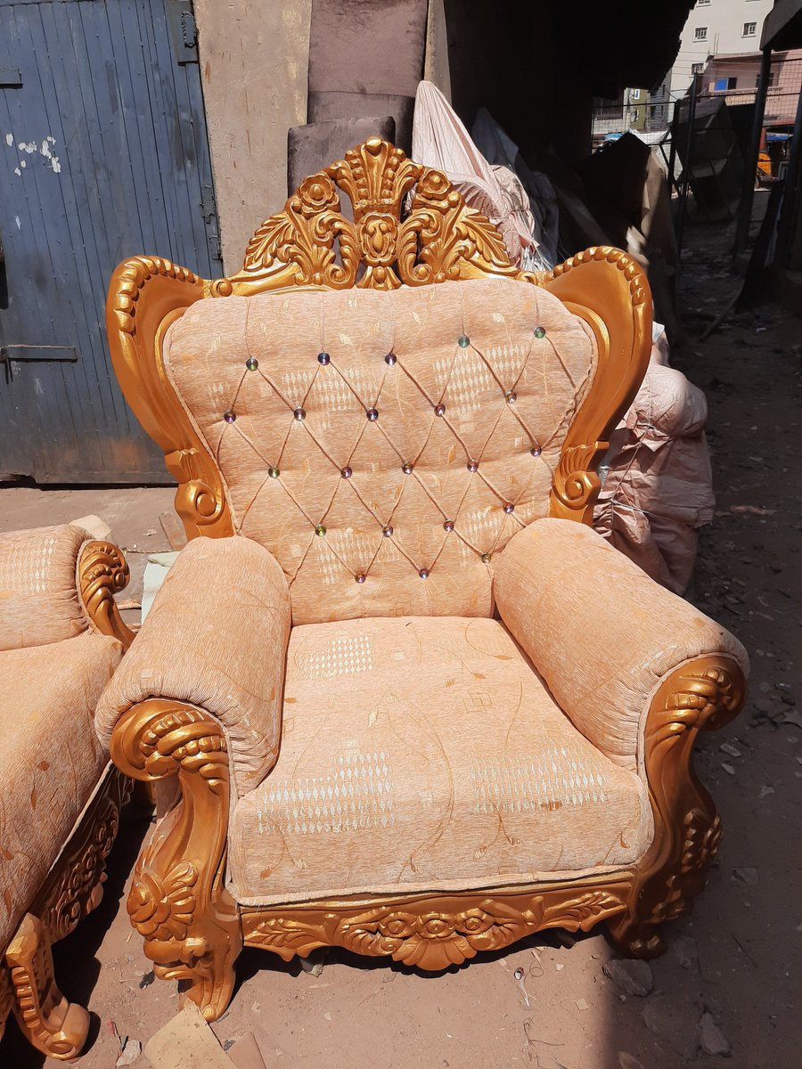 Bullionng's tweet photo. Antique sofa now available in swed materials https://t.co/Bg1iJ6dwnf