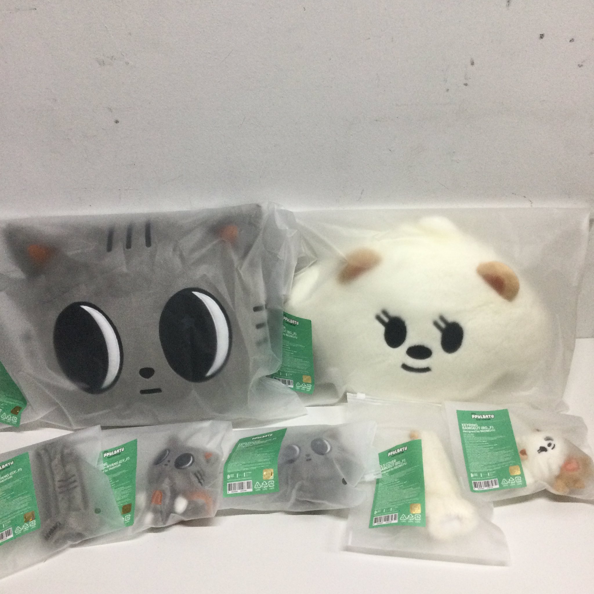TXT プルバトゥ ダゴニャン クッション