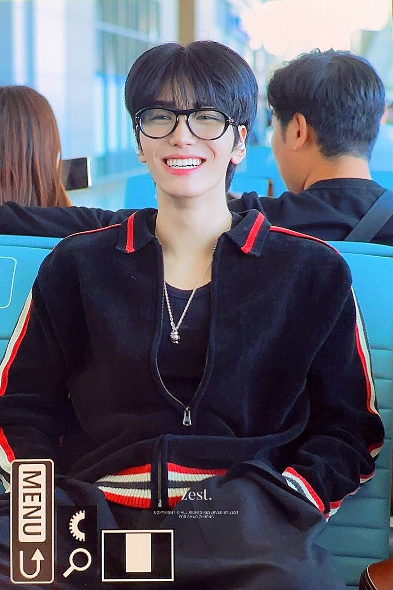 zest_shao's tweet photo. 241206 ICN

#ShaoZiheng #邵子恒 #샤오쯔헝 #StarlightBoys https://t.co/KqKPmvfqk3