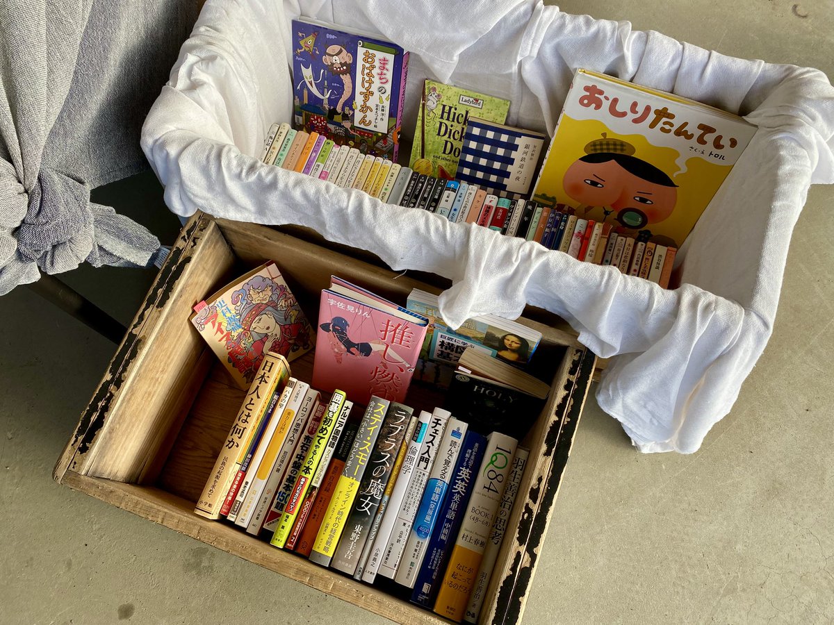 LabMamaki's tweet photo. 私の息子のお店ちーすけ＠chisuke-bookshop
がいなのすけ市場で出店を始めました❗️
本日も出店しております🩵
お近くの方はぜひ遊びに来て下さいね😆

#出店 #アンティーク雑貨 #駄菓子 #古本 https://t.co/QTPZbVGBTt