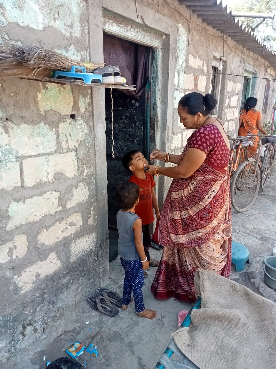 PhcBherai's tweet photo. PHC ભેરાઇ ખાતે SNID અંતર્ગત પોલિયો એડવાન્સ કામગીરી હાથ ધરવામાં આવી.
#પોલિયો2024 
@CollectorAmr @MoHFW_INDIA @GujHFWDept 
@ddoamreli @AmreliHealth 
 @AamKatar1459 @VaniyaDhaval8  @THORAJULA @hardik520 @DrRadhaKrishan7 @ArunKumar23302 @WHO @Infoamreligog @SdmRajula https://t.co/vlU3px62VD