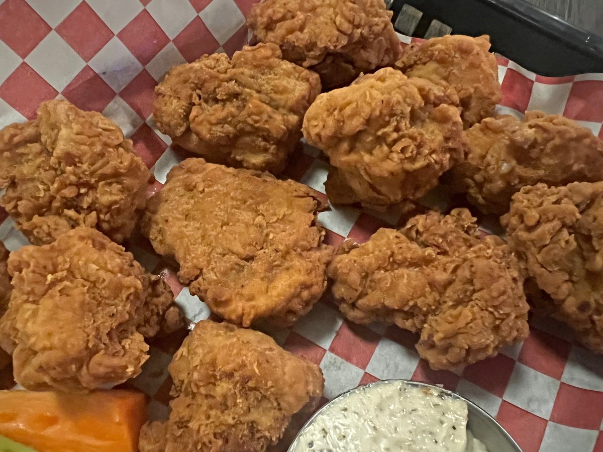 Robotvirgin's tweet photo. Tender Tigers at Vertical Diner, a PDX Vegan Diner; Chikun Tenders, made from Wheat Protein, &amp; Ranch!

.
.
.
.
.
.
.
#vegantenders #veganchicken #veganchickentenders #veganmeat #veganprotein #vegan #veganfood #plantbased #veganism #chickn #veganranch #vegandiner #vegancomfortfood https://t.co/7wCb5bRRDq