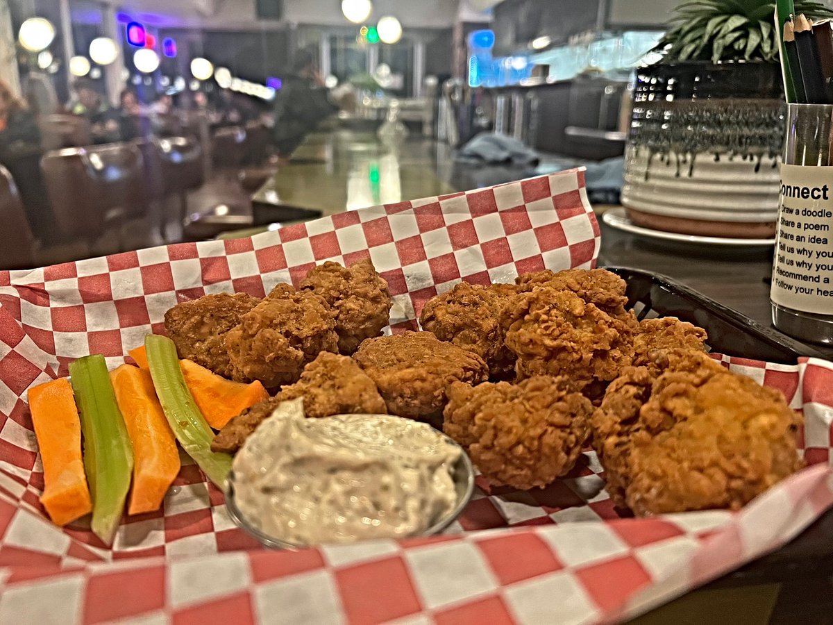 Robotvirgin's tweet photo. Tender Tigers at Vertical Diner, a PDX Vegan Diner; Chikun Tenders, made from Wheat Protein, &amp; Ranch!

.
.
.
.
.
.
.
#vegantenders #veganchicken #veganchickentenders #veganmeat #veganprotein #vegan #veganfood #plantbased #veganism #chickn #veganranch #vegandiner #vegancomfortfood https://t.co/7wCb5bRRDq