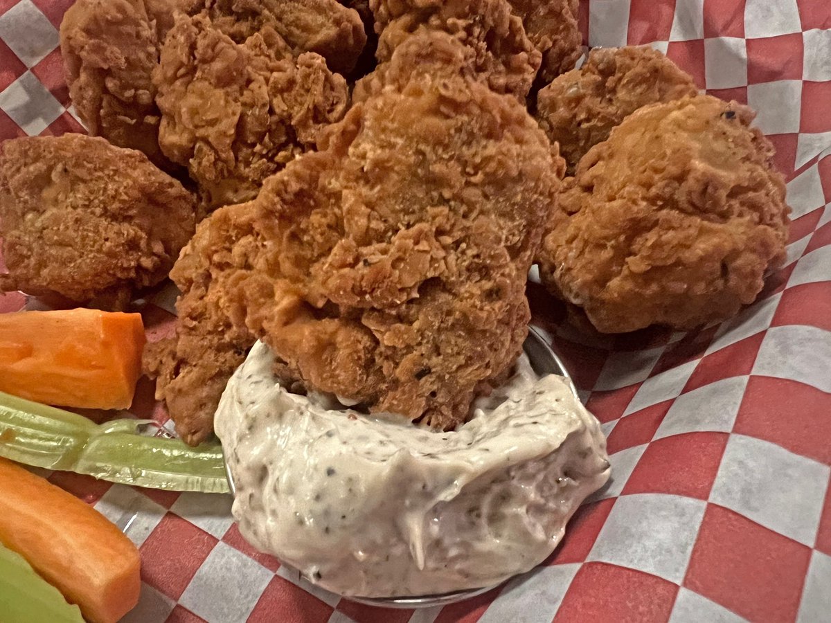 Robotvirgin's tweet photo. Tender Tigers at Vertical Diner, a PDX Vegan Diner; Chikun Tenders, made from Wheat Protein, &amp; Ranch!

.
.
.
.
.
.
.
#vegantenders #veganchicken #veganchickentenders #veganmeat #veganprotein #vegan #veganfood #plantbased #veganism #chickn #veganranch #vegandiner #vegancomfortfood https://t.co/7wCb5bRRDq