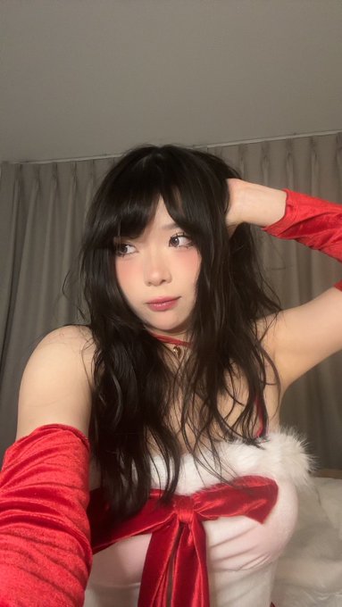 is it just me or is it festive in here ? https://t.co/VYEoHSmyQE