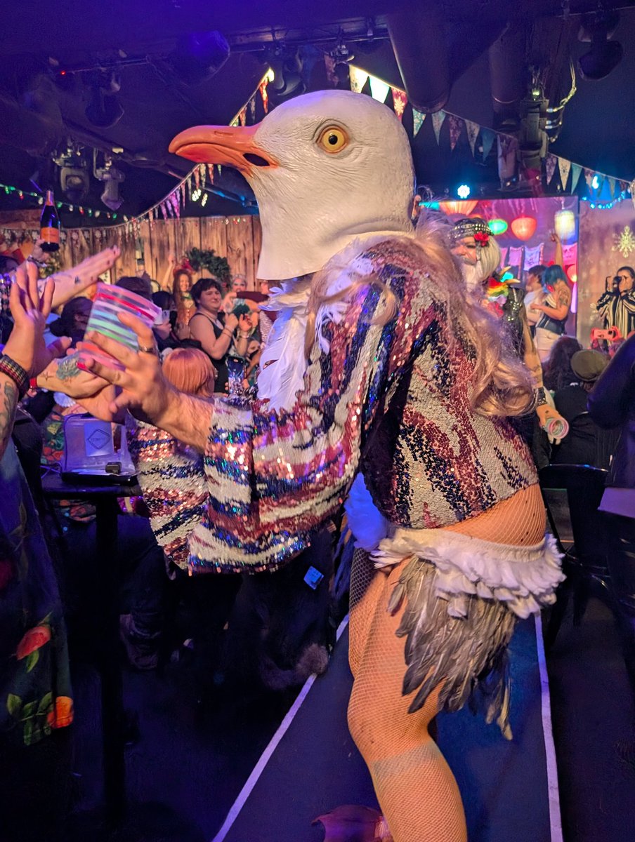 stedezissou's tweet photo. "hey, what's an ofmd drag show like?"

well... https://t.co/3SkKp7JD9G