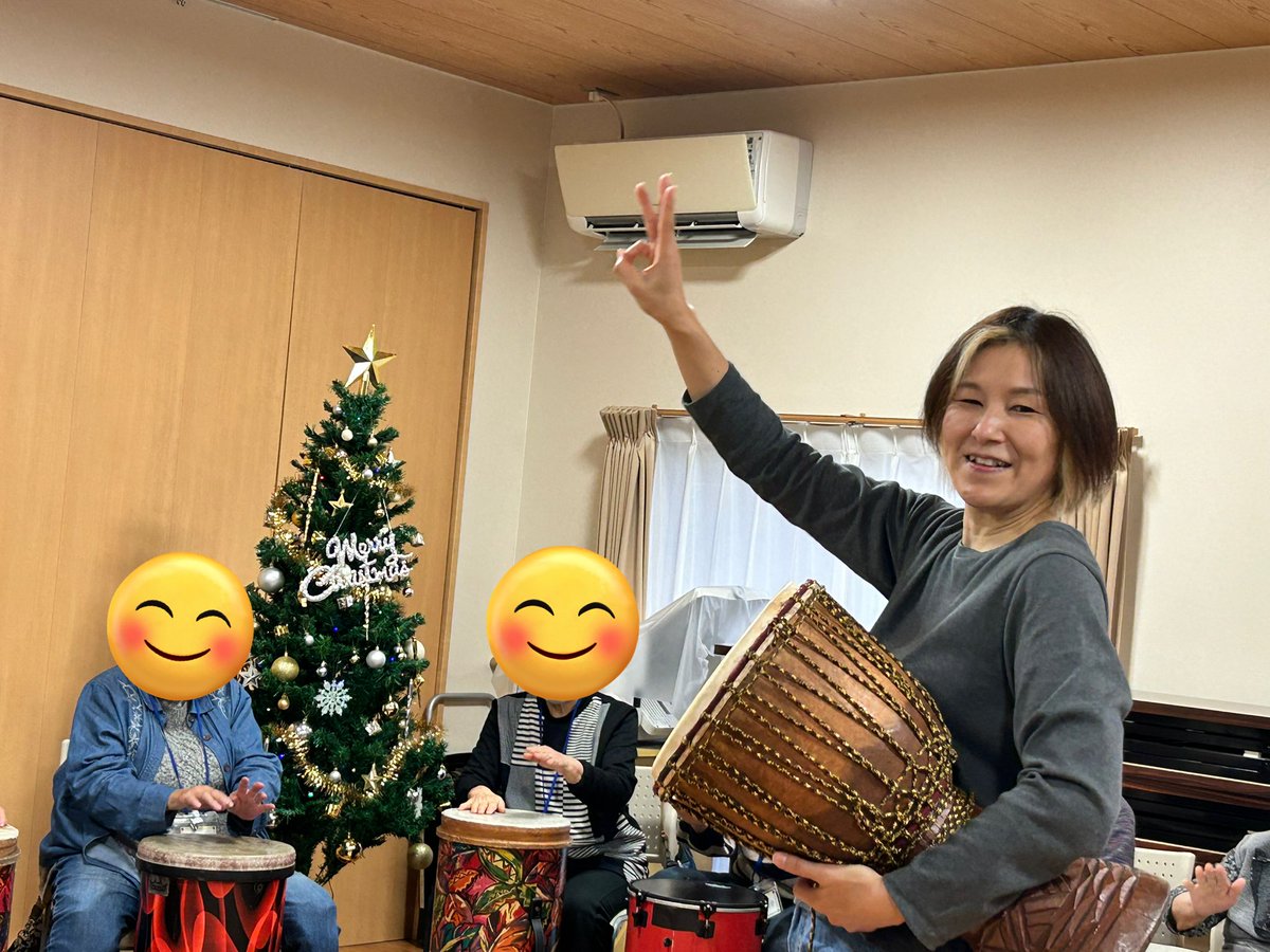 dckanazawa's tweet photo. 材木善輪館でドラムサークル！
みなさん元気いっぱいで、笑いが絶えない
時間でした。

2024.12.7
材木善輪館 https://t.co/VsT86vbDip