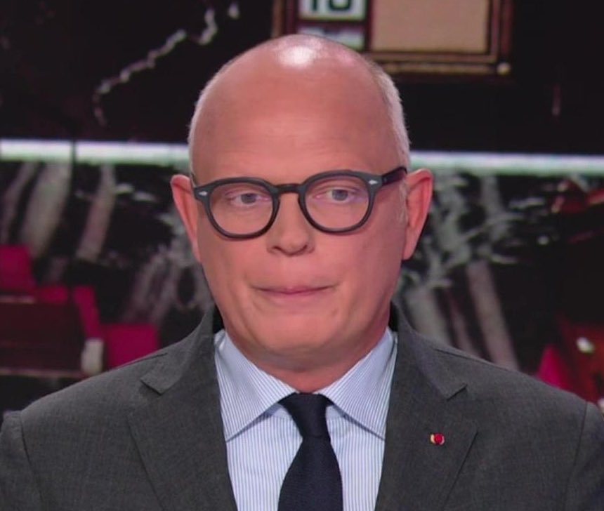 ⚡️🇫🇷FLASH - L’ancien 1er ministre macroniste Édouard #Philippe, visé par une enquête pour prise illégale d’intérêts, détournement de fonds publics, favoritisme et harcèlement moral, se déclare « prêt pour faire rebondir la France en 2027 ». (itw BFMTV)