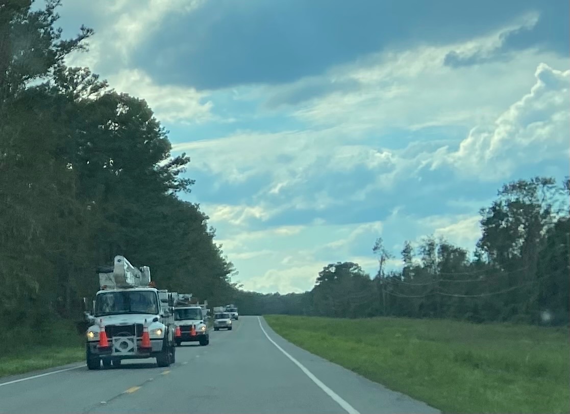 ChicagoTafia's tweet photo. @razz1es @hanreads_ Actually, we don’t. Just have a lot of bucket trucks ready to go after hurricane’s. https://t.co/UwclhslbUx
