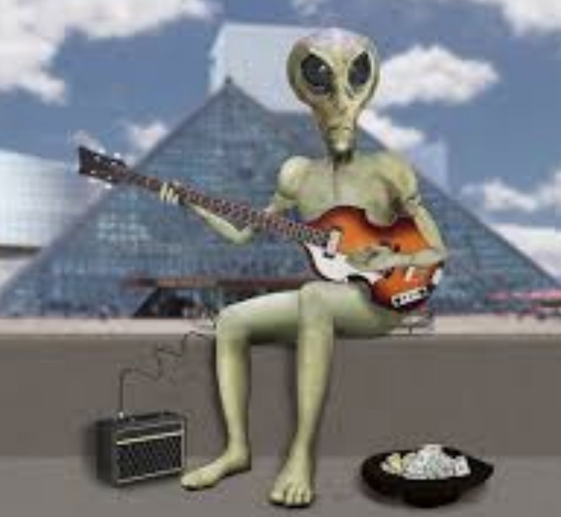 dusty_bumps's tweet photo. This alien plays juicy bass lines, that's why his bowl is full of cash https://t.co/JYCDz4ytGl