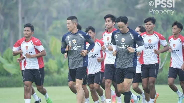 gilabola_ina's tweet photo. Skuad ASEAN Cup 2024.

🇲🇾 Malaysia
• 26 pemain
• 3 pemain abroad
• rata-rata usia 25.8 tahun

🇸🇬 Singapura
• 26 pemain
• 1 pemain abroad
• rata-rata usia 28.15 tahun

🇰🇭 Kamboja
• 26 pemain
• tidak ada pemain abroad
• rata-rata usia 25.12 tahun

🇱🇦 Laos
• 26 pemain
• 1 pemain abroad
• rata-rata usia 22.5 tahun

🇮🇩 Indonesia
• 24 pemain
• 5 pemain abroad
• rata-rata usia 20.3 tahun

🇻🇳 Vietnam
• 26 pemain
• tidak ada pemain abroad
• rata-rata usia 27.15 tahun

🇵🇭 Filipina
• 26 pemain
• 19 pemain abroad
• rata-rata usia 24.12 tahun

🇹🇭 Thailand
• 26 pemain
• 4 pemain abroad
• rata-rata usia 26.08 tahun

🇲🇲 Myanmar
• 30 pemain
• 8 pemain abroad
• rata-rata usia 25.8 tahun

📝seasiagoal