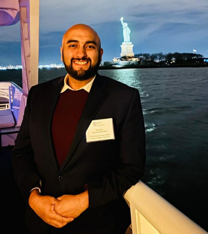 raksheeth_a's tweet photo. Absolutely humbled by the oppprtunity to present our study on RV dysfunction in sepsis patients admitted to our ICU at @NYSCACC 's annual Young Investigator Competition! (+ got to present research on a yacht! 🥳) @jmcchiefs #NYACC #CardioTwitter https://t.co/gkQw0MNXFC