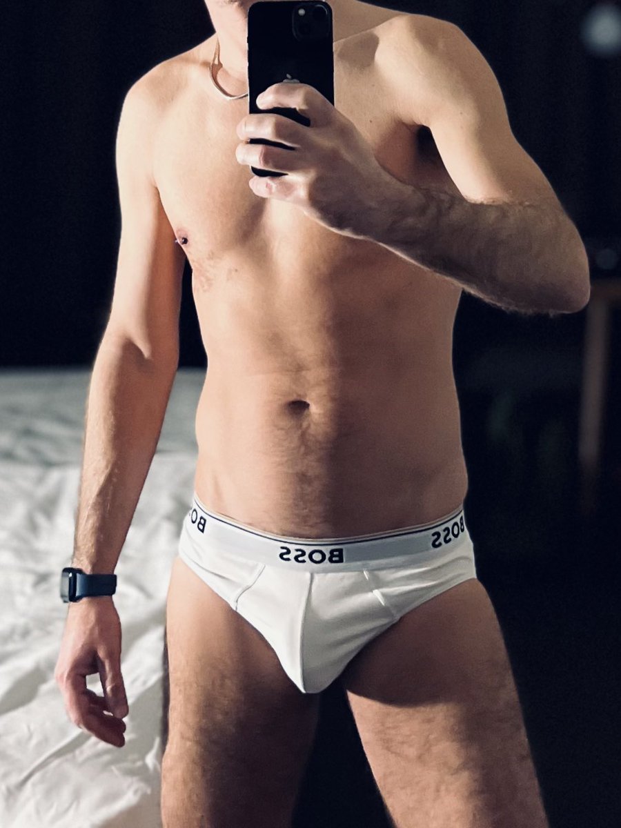BerlinerXposed's tweet photo. Go workout 🏋️‍♀️ 
Any gym buddy?
#bulge #bulgeinunderwear #BulgeArmy https://t.co/DvgR0sPeST