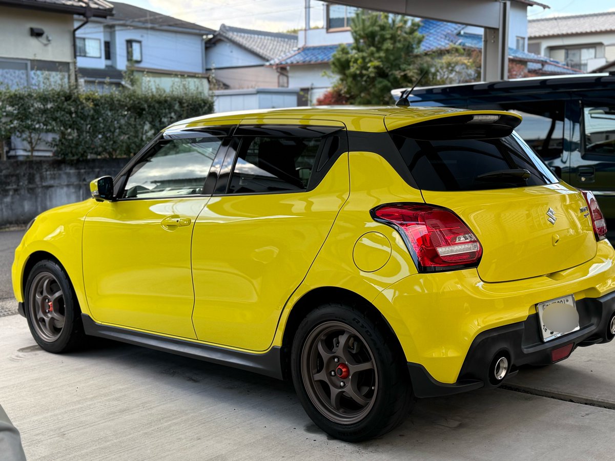 n_tRX8's tweet photo. 嫁さんのスイスポ洗車した
REMOVEで洗ってCLからのラスター＆GO仕上げ
所有車の中で1番写真映えする
明日から車検
もう7年
嫁さんに納車当時から車高が高いと言われ続けたから今回はサス交換もお願いした
#Lil_Detail_Lab 
#REMOVE
#cl_conditioner
#laster_boost
#GO https://t.co/kRN1PD1D8k