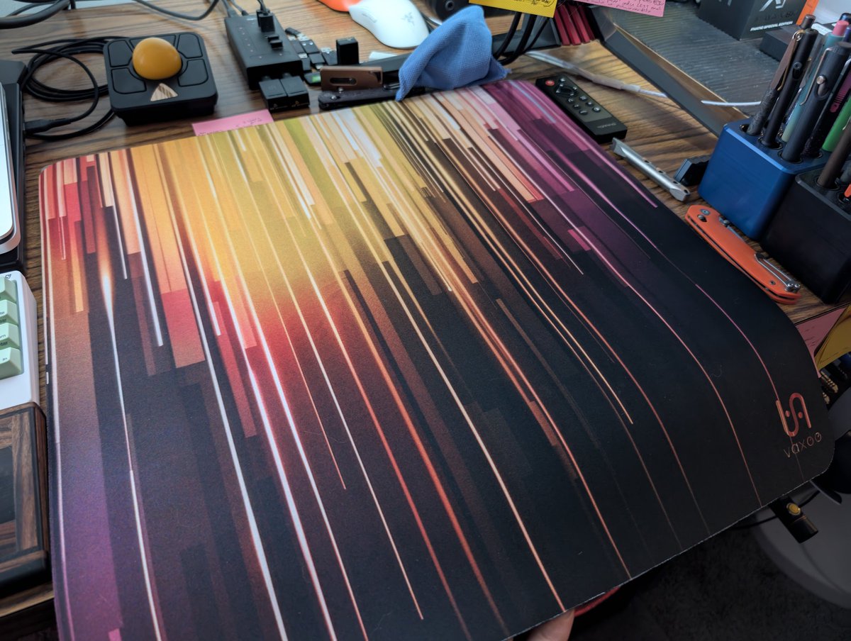 TheProfosist's tweet image. Hey my mouse pad from @vaxee_corp came in! Thanksfor the freebie, goona give it a shot tonight.

Gotta go gggamer mode and drape it over the edge since I don&apos;t have enough room. #GamingMouse #MouseEnthusiast #TechPorn #PCgaming @vaxee_Japan