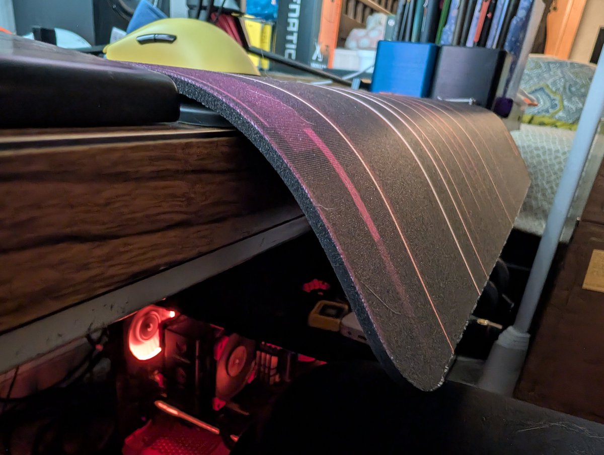 TheProfosist's tweet image. Hey my mouse pad from @vaxee_corp came in! Thanksfor the freebie, goona give it a shot tonight.

Gotta go gggamer mode and drape it over the edge since I don&apos;t have enough room. #GamingMouse #MouseEnthusiast #TechPorn #PCgaming @vaxee_Japan