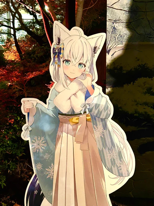 温泉はもちろん気持ち良くてプールもあって凄かったんだけど、2階から裏に回って行ける庭園がすごい雰囲気良くて綺麗だったー!#庭の湯ホロライブコラボ#にわのゆほへっと 