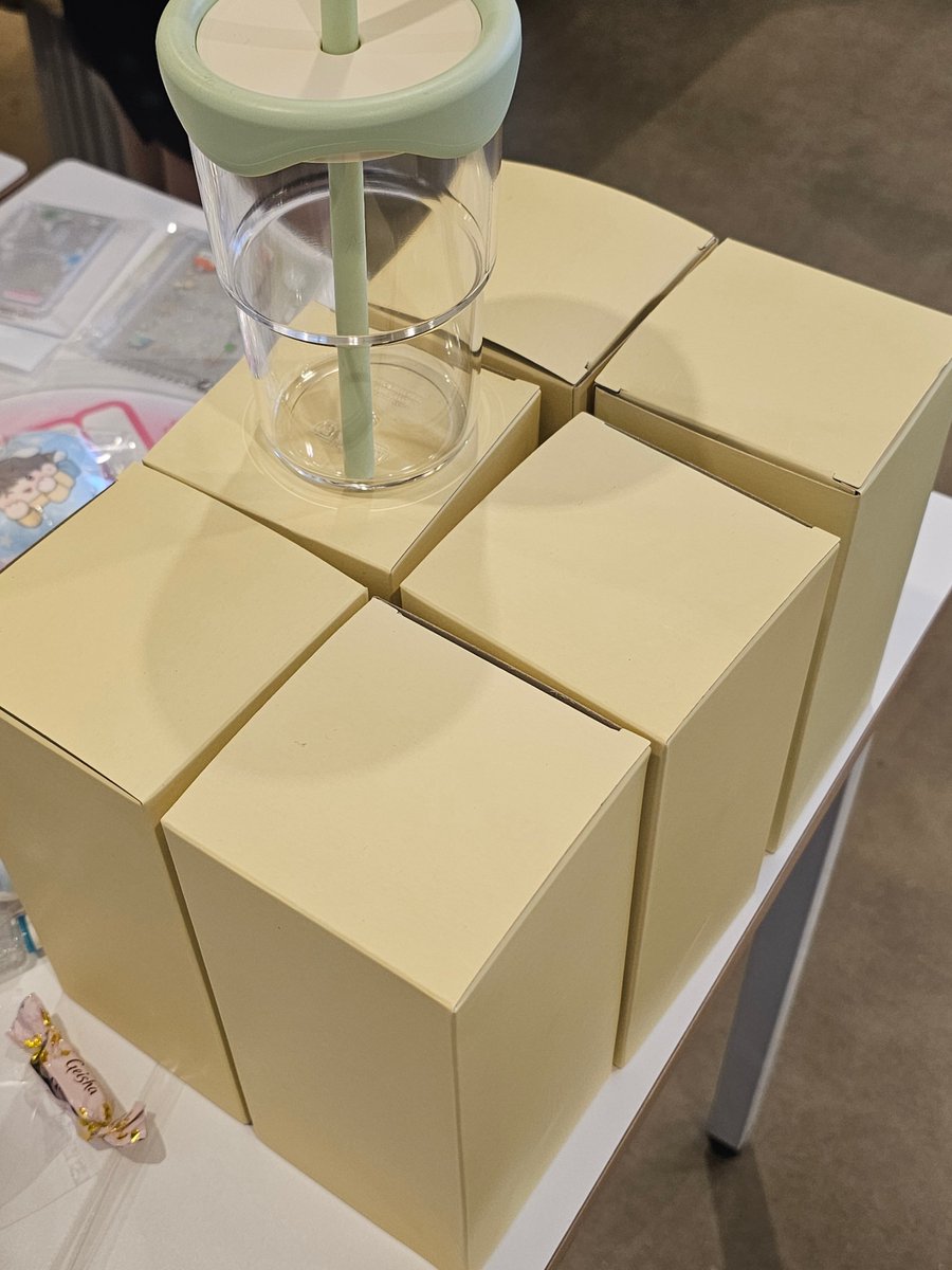 오늘 구매 가능한 텀블러 5개 남았습니다 ! 
구매를 원하시는 분들은 참고 부탁드립니다 !