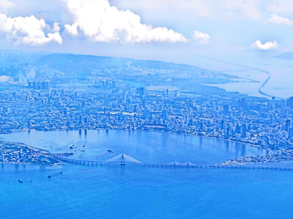 KarulkarSameer's tweet photo. Not the clearest, but when the pilot takes a turn, you look out
#mumbai #wingspot https://t.co/jpLQxURkvZ