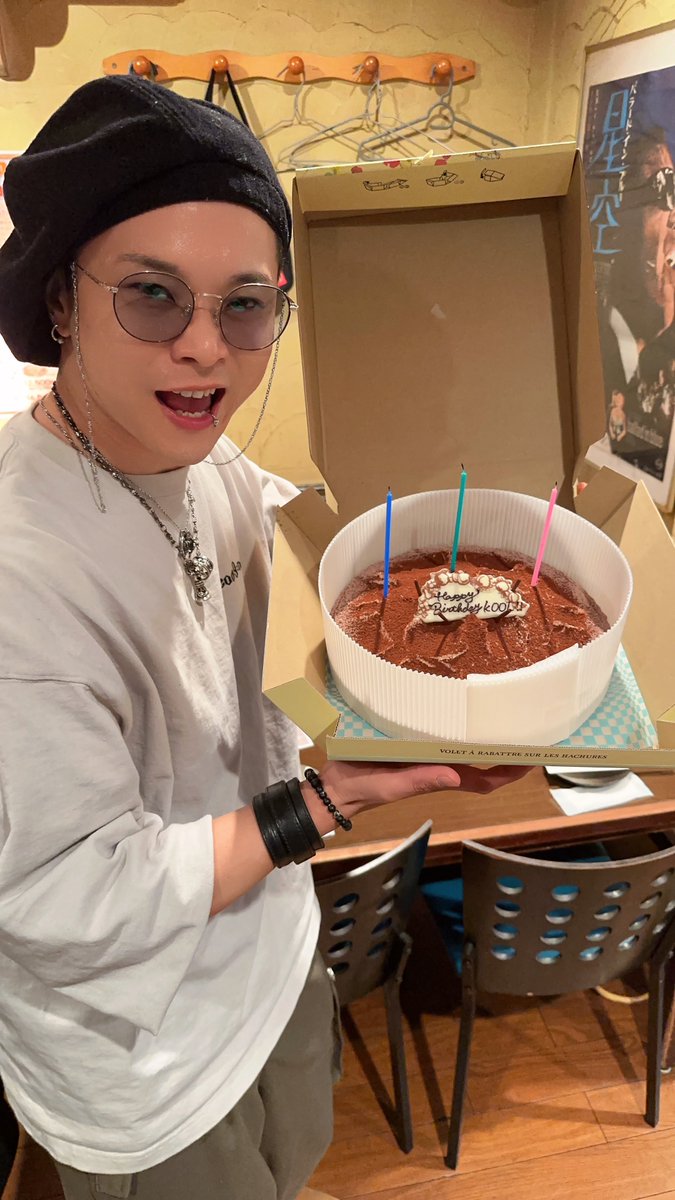 KOOLizm2525's tweet photo. 無事に帰宅し俺のHELIXも終了‼️
昨晩打ち上げ中にいきなり停電した！？と思ったらサプライズ誕生日祝いを受けました🎂ありがたや、、🙏
大阪楽しかった！またお会いしましょう https://t.co/HX1Xz2t5nm