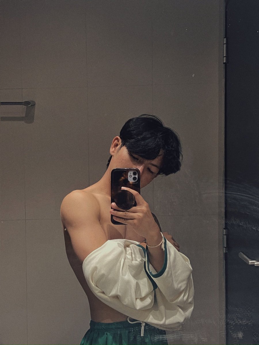 Avveniire1's tweet photo. mirror selfie wrapped 2024 https://t.co/YjY64XQUec