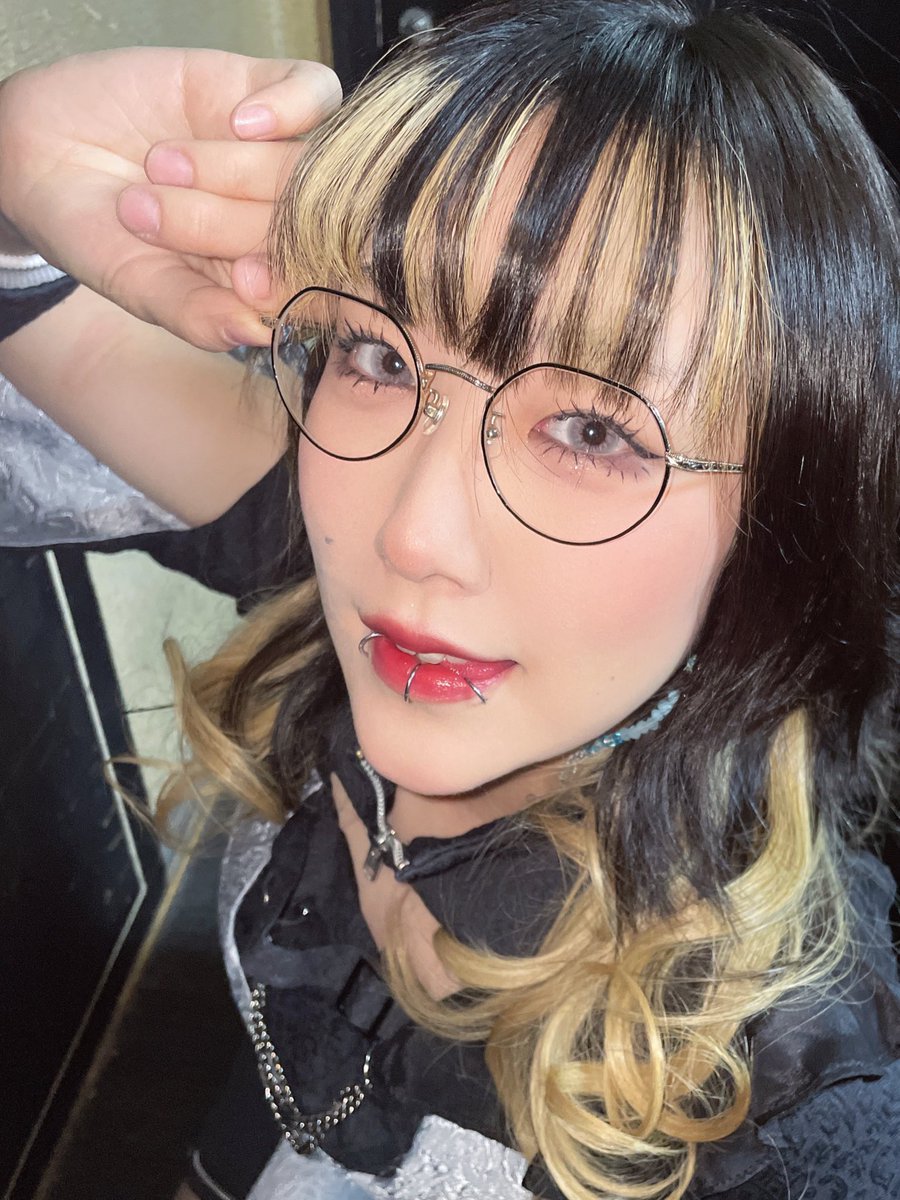 lois_wednesday's tweet photo. DEAD HOPEツアー🎶新宿scienceありがと✌🏻
素敵な演者さんたちとツアーのスタートが出来て幸せ🛜みんなも一緒に着いてきてくれたり、色んな場所から駆けつけてくれて一緒に楽しめて嬉しかったョ🆗💭

次は名古屋🤩待ってて✌🏻

 #ロイロイ東名阪ツアー  #DEADHOPE https://t.co/f5nCKXg5i6