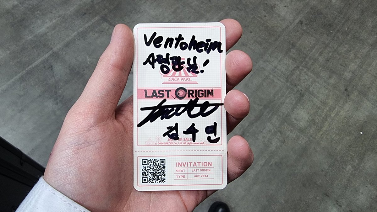 ventoheim's tweet photo. AGF 1일차인데 찍을 거 다 찍고, 살 것도 다 샀습니다.
돈만 있었다면 더 많은 굿즈를 샀겠지만!
그럼에도 더할 나위 없이 만족.
이제 다음 굿즈 대상만 리앤이면 완벽하다.
#라스트오리진
#Last_Origin
#AGF_2024
#AGF
#VALOFE https://t.co/XInli0OxzK