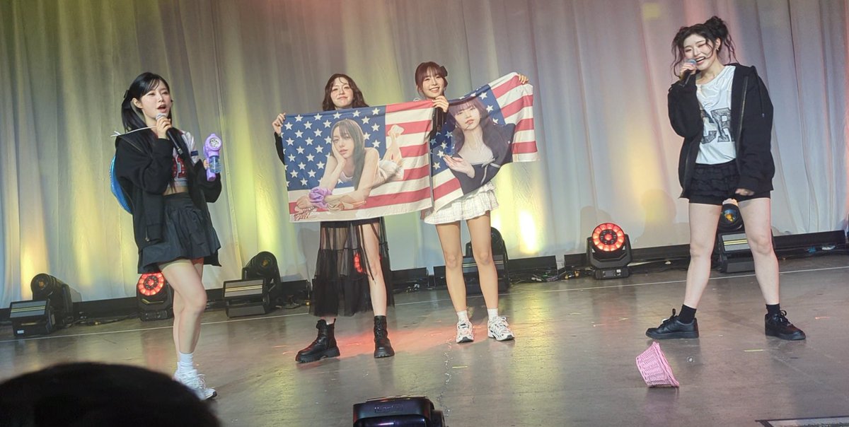 Hypherien's tweet photo. @_mymusictaste @we_fiftyfifty From LA -> Dallas, getting to see FIFTY FIFTY again was a TWENY out of 10 experience 💞 During the encore the queens grabbed our Chanelle &amp; Hana flags and wore them! We were freaking out😍surelyyy our delusion doesn't lead to a 3rd concert trip.... right?
#LoveSprinklewithTWENY https://t.co/b5rbKiATiO